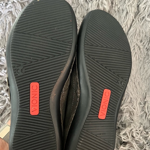 Vionic - Picture 4 of 8